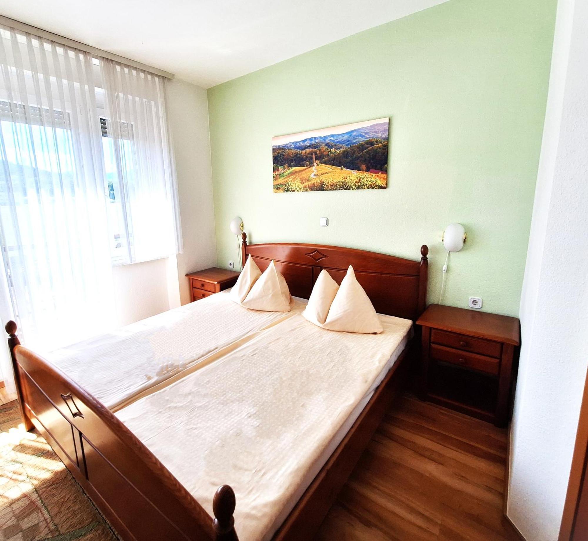 Penzion Gostisce Lesjak Orehova vas Exteriör bild