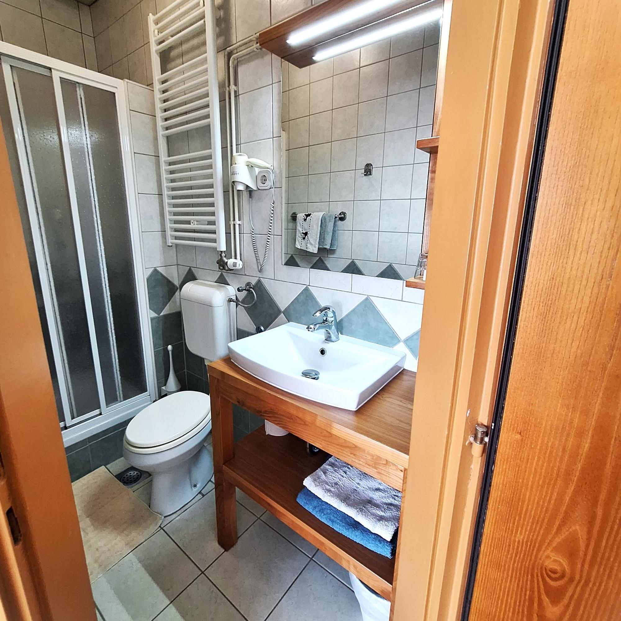 Penzion Gostisce Lesjak Orehova vas Exteriör bild