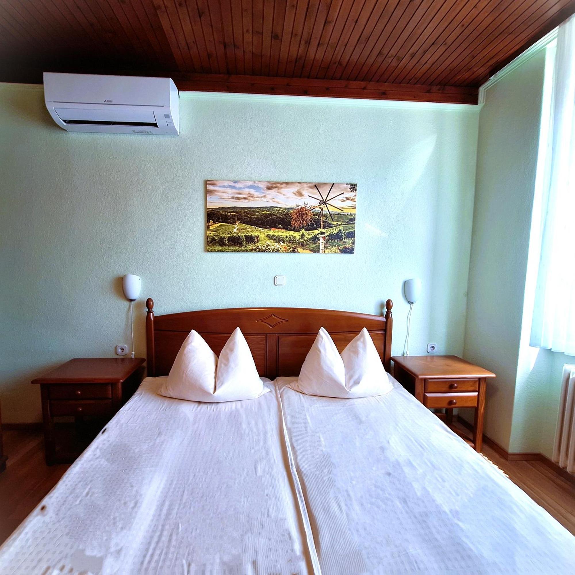 Penzion Gostisce Lesjak Orehova vas Exteriör bild